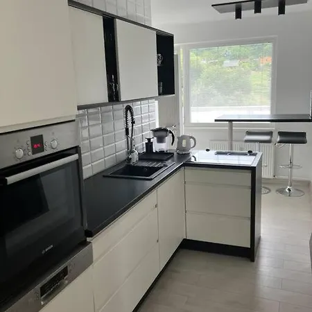 Moderny Podbreziny Apartmán *